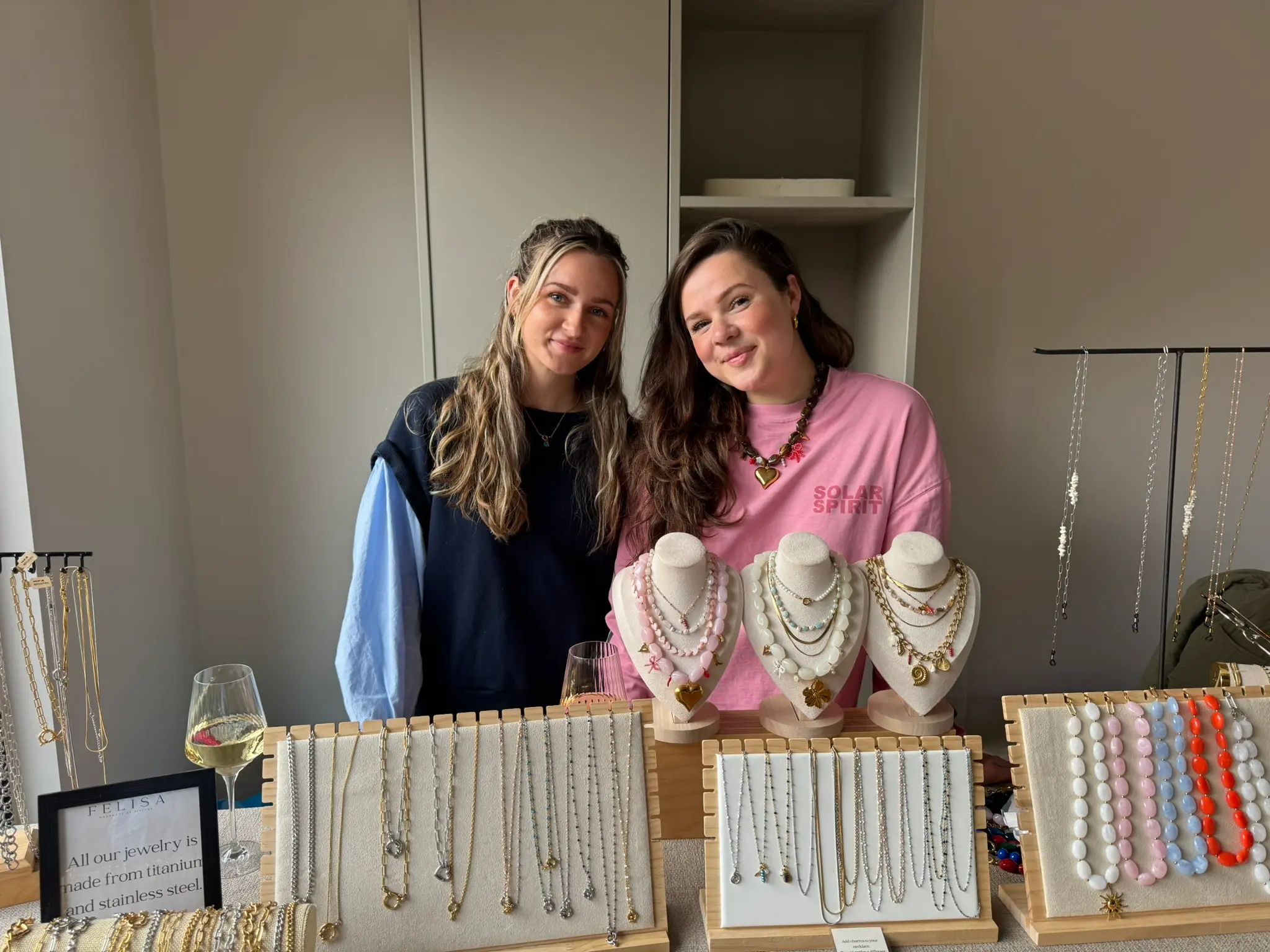Felisa Charm Bar bedels